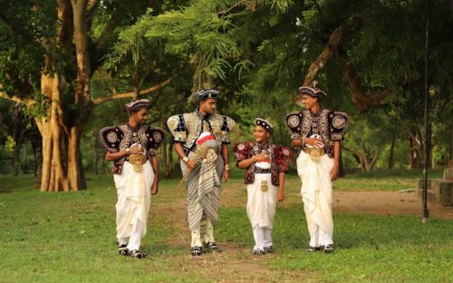 What is Sri Lanka's traditional dress?
