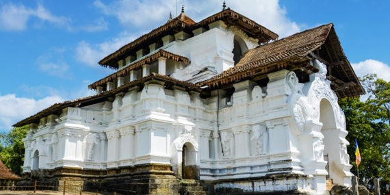 Lanka Thilaka Temple