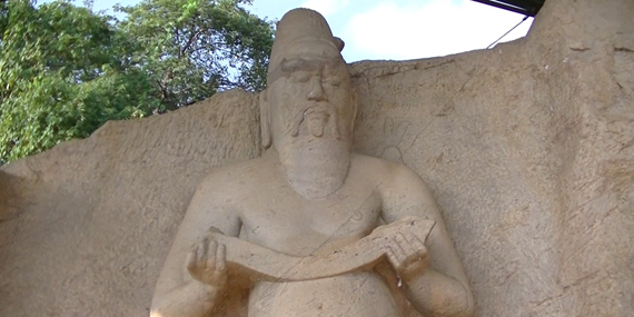 Pulasthi rishi statue