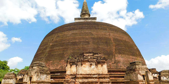 Rankoth Vehera (Golden Pinnacle Stupa)