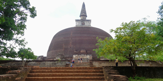 Rankoth Vehera (Golden Pinnacle Stupa)