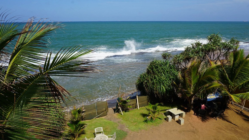 Uswetakeiyawa Beach
